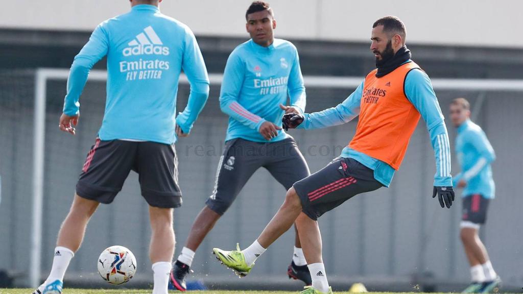 Casemiro y Karim Benzema, durante un entrenamiento del Real Madrid