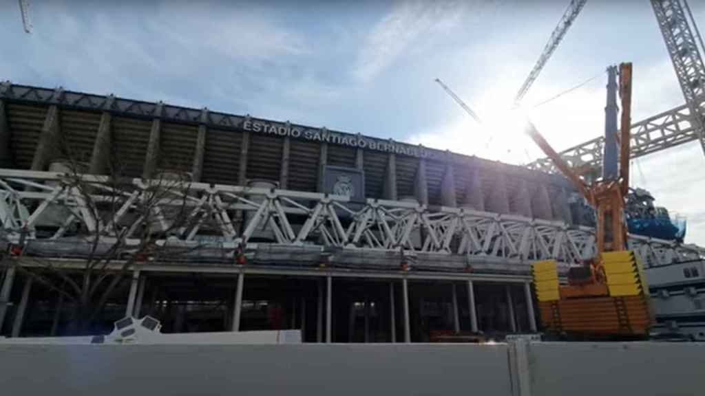 Una de las cerchas longitudinales del Estadio Santiago Bernabéu
