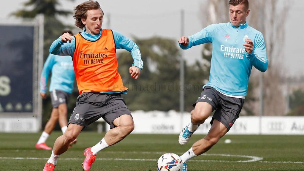 Luka Modric y Toni Kroos, durante un entrenamiento del Real Madrid