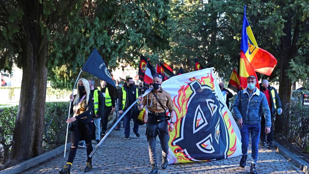 Algunos de los neonazis que acompañaron a Isabel el sábado 13.