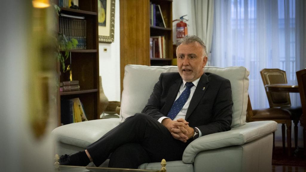 El presidente de Canarias, Ángel Víctor Torres, durante su entrevista con EL ESPAÑOL.