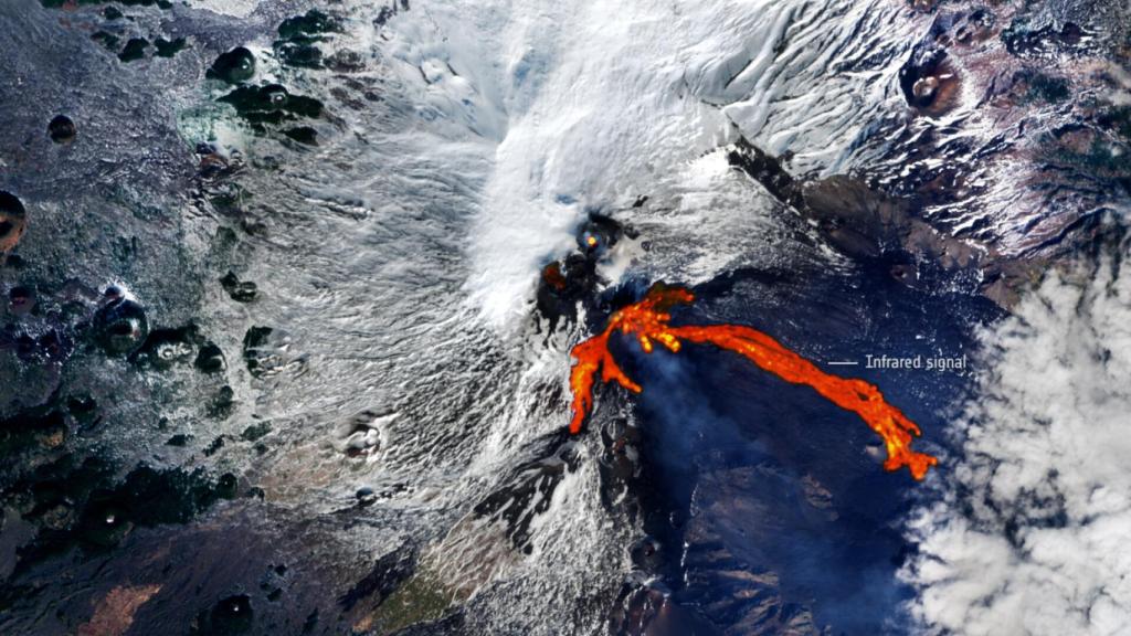 Imagen de la erupción del Etna tomada por la ESA.