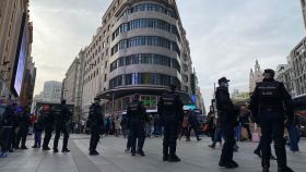 La Policía blinda la plaza de Callao de Madrid.