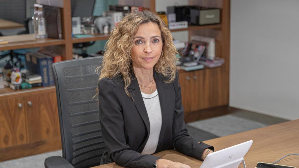 Patricia Benito en su mesa de trabajo.