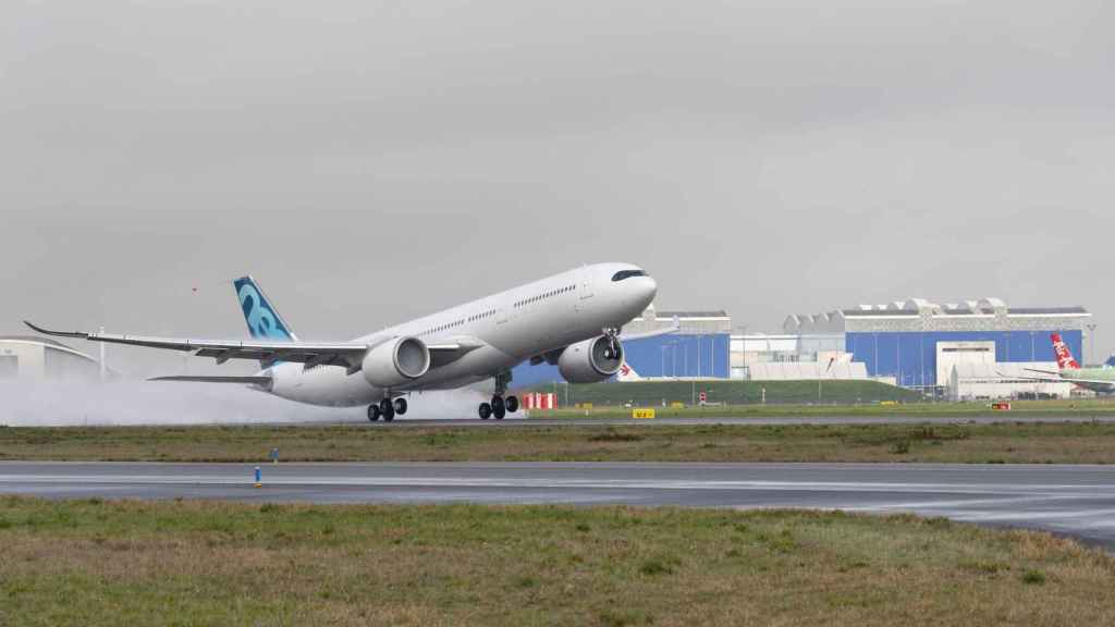 A330-900 despegando con el peso máximo en un vuelo de pruebas