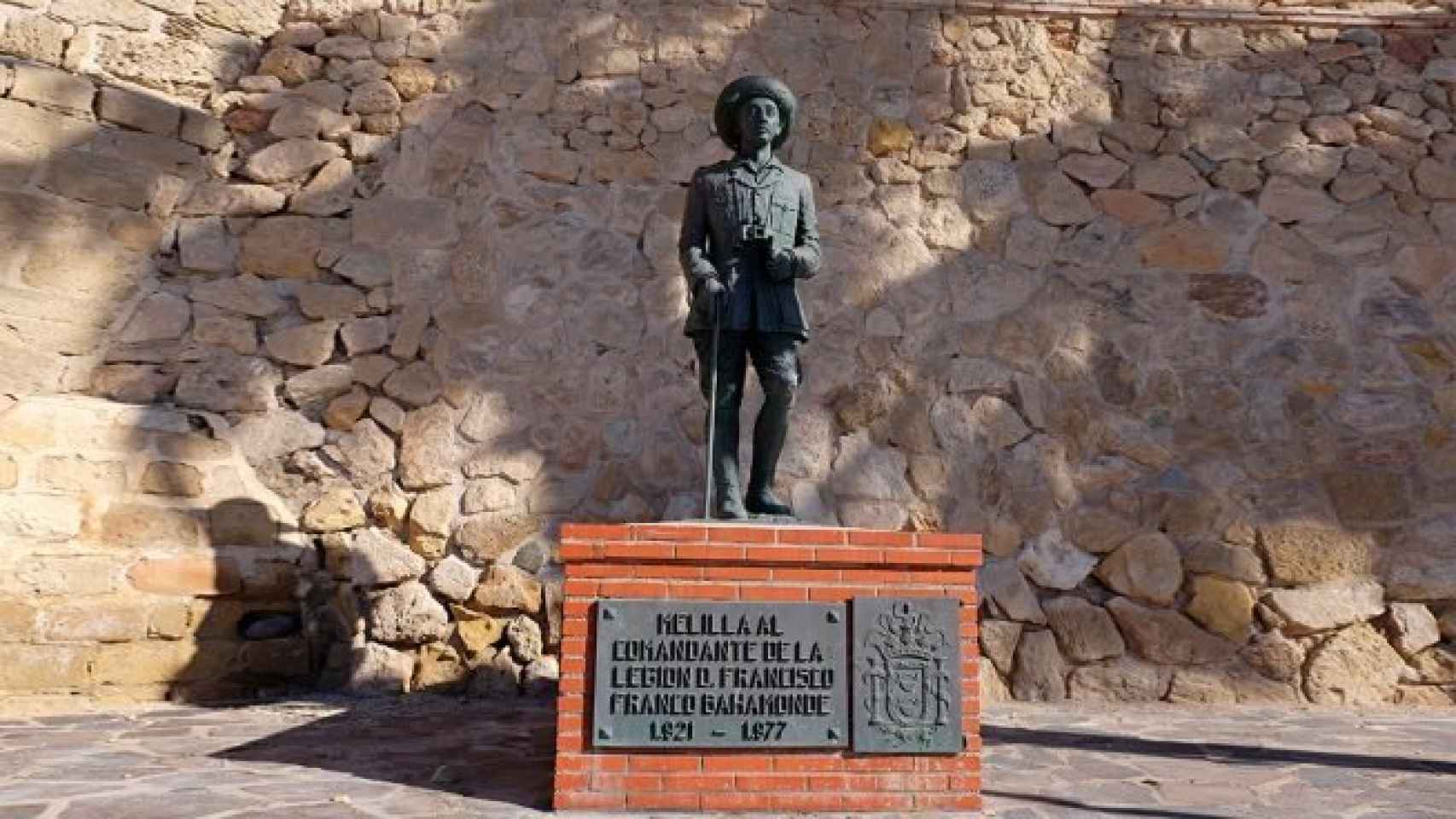 Melilla retira la estatua del dictador Franco de la ciudad, la última que  quedaba en España