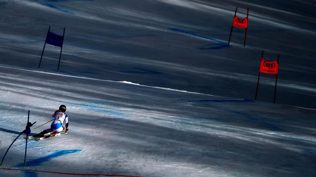Una participante en los mundiales de esquí Alpino de Cortina d'Ampezzo