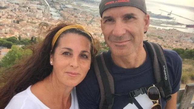 Raquel, junto a su marido, José Manuel Arcos, en el crucero con el que celebraron sus bodas de plata.