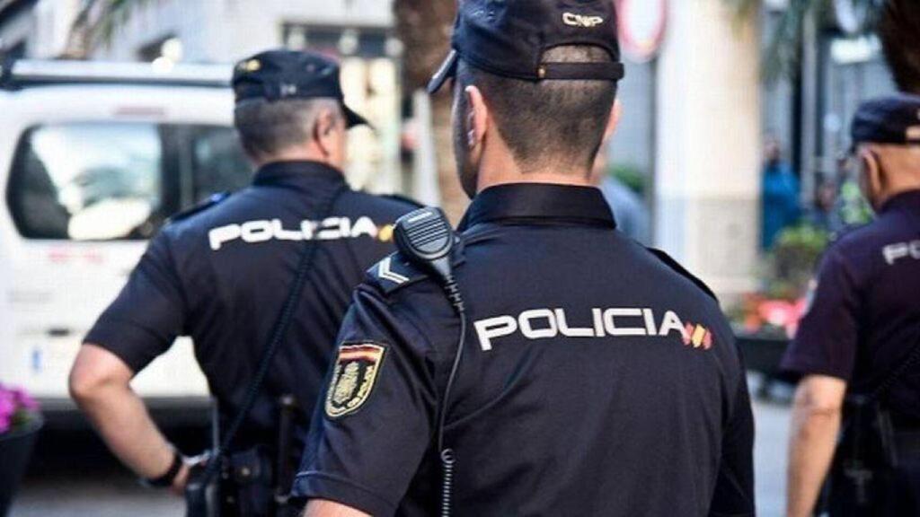 Policías Nacionales.