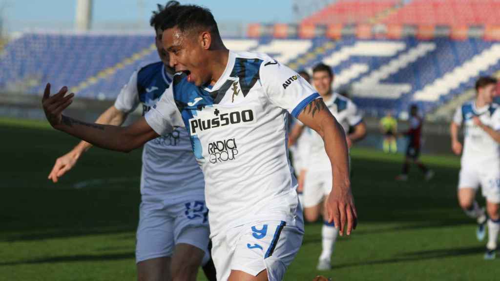 Luis Muriel celebra un gol con el Atalanta