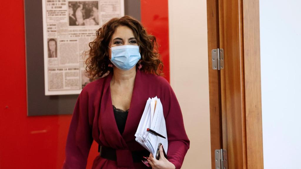María Jesús Montero, ministra portavoz del Gobierno, entrando en la sala de prensa de Moncloa.