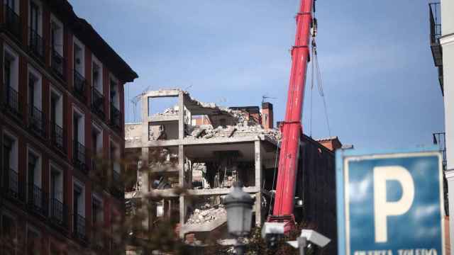 Así quedó el edificio parroquial tras la explosión en la calle Toledo de Madrid.