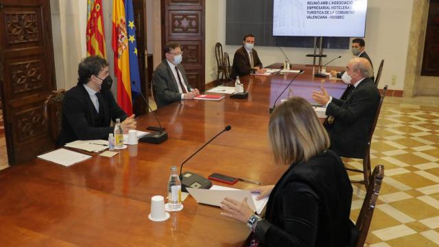 Reunión de Ximo Puig con el sector hotelero y turístico.