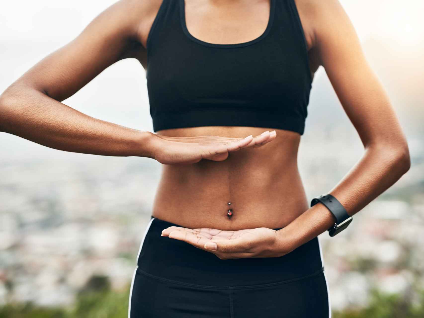 Seis ejercicios para realizar con pesas que tonifican todo el cuerpo