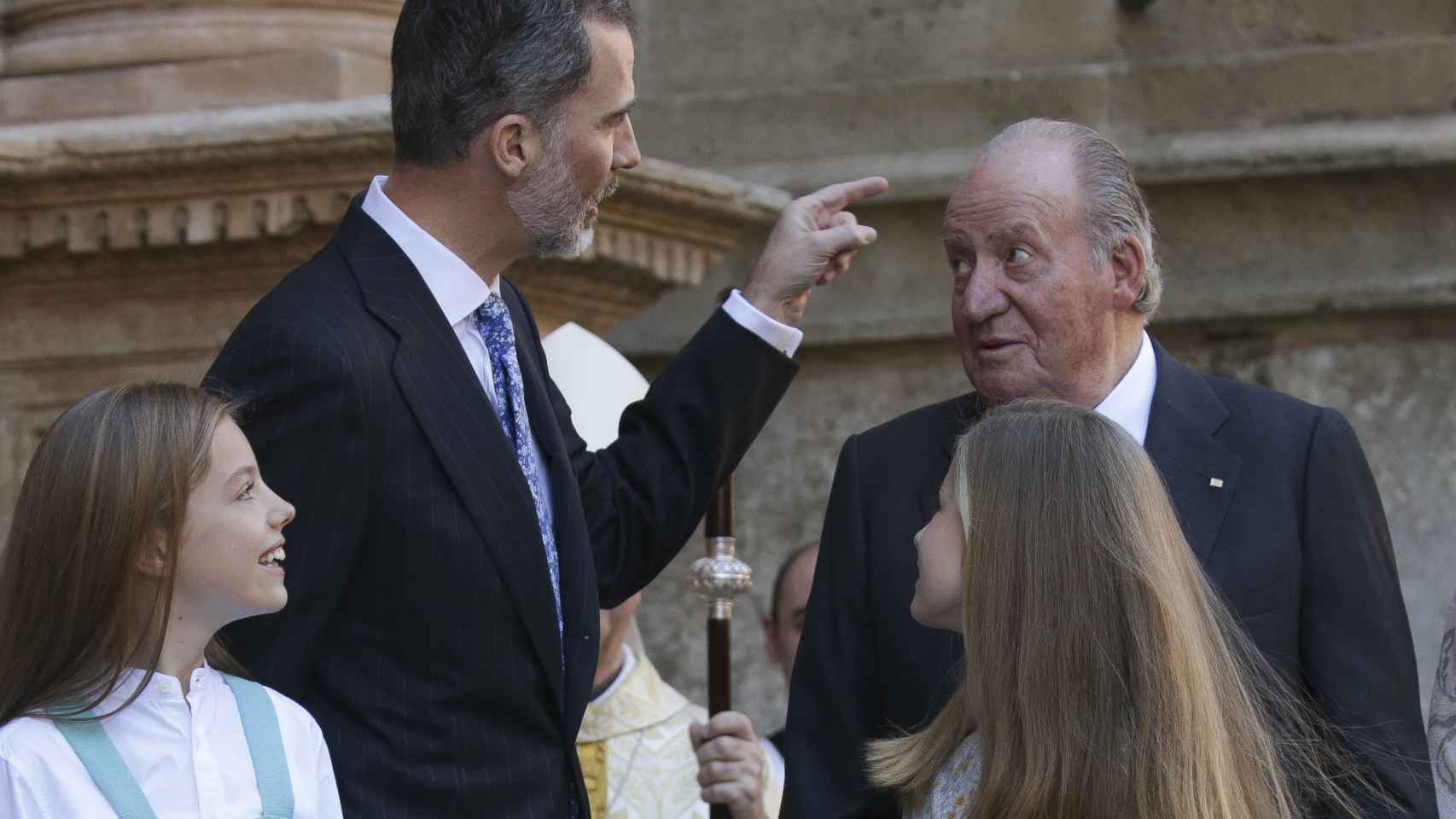 Felipe VI y Juan Carlos I, en una de sus últimas imágenes en familia en abril de 2018.