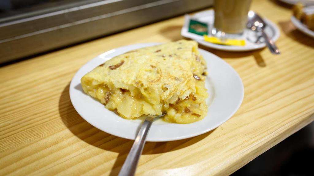 La tortilla de Casa Dani, preparada por la experta cocinera Lola Cuerda, fue nombrada la mejor tortilla de España en 2019.