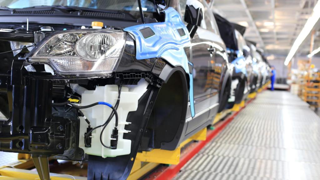 Imagen de una fábrica de coches.