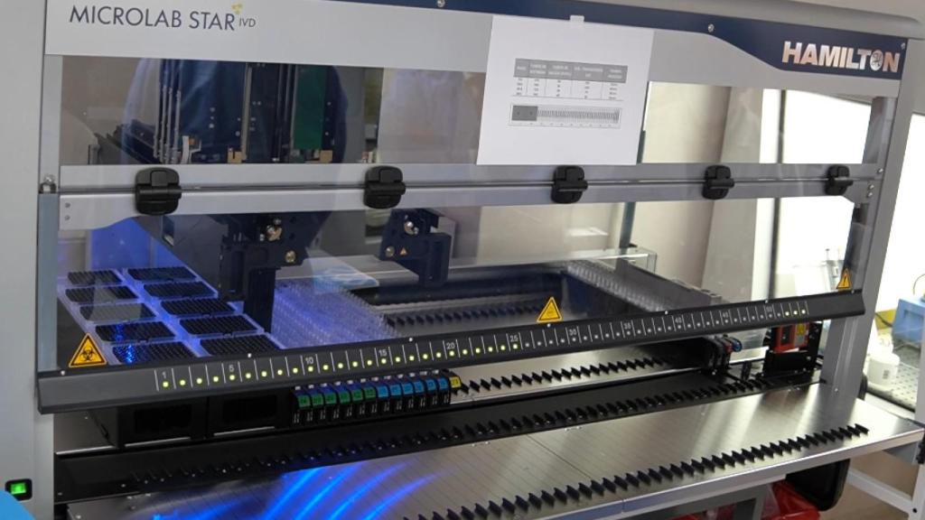 El robot que ha incorporado la Comunidad Autónoma para luchar contra la pandemia.
