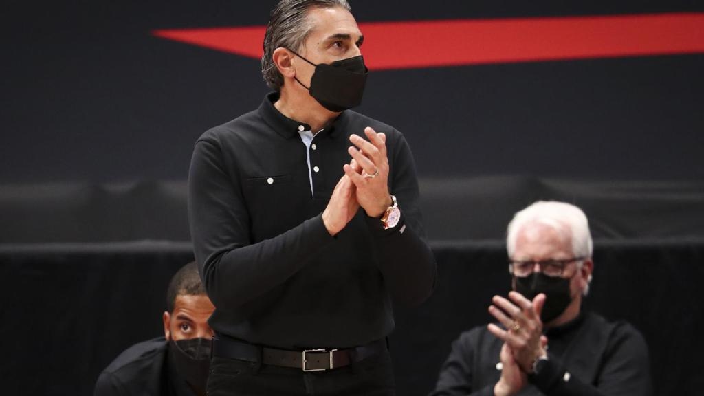Sergio Scariolo dirigiendo a los Toronto Raptors