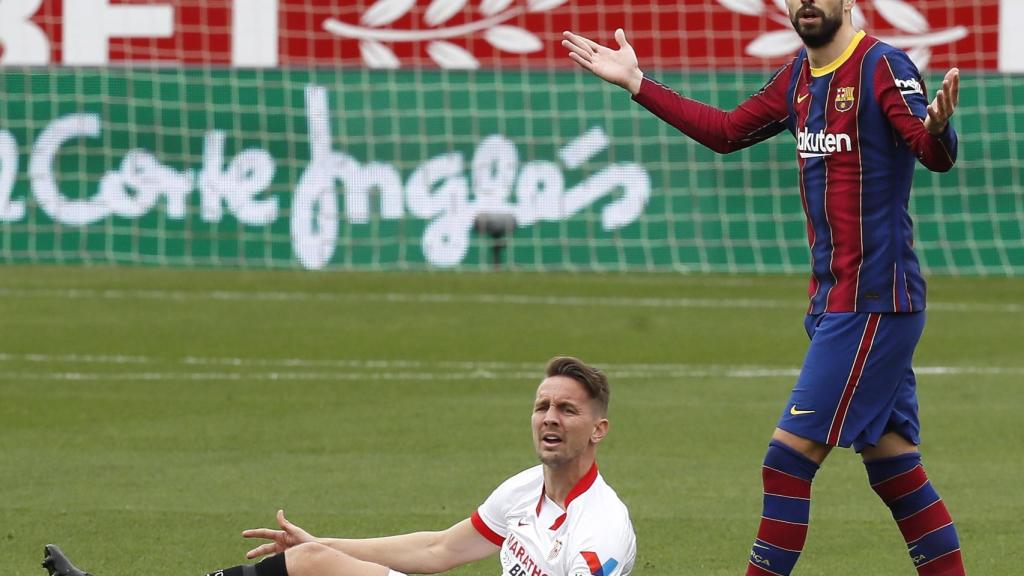Piqué durante el partido de liga contra el Sevilla