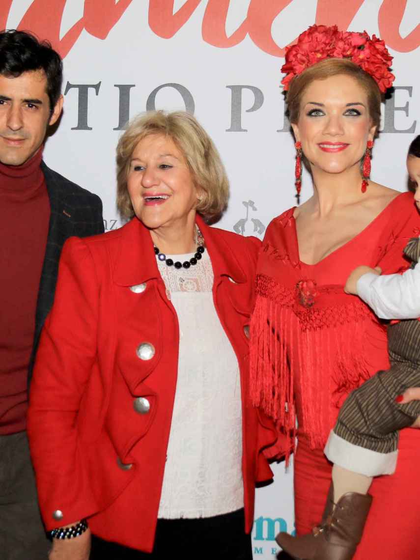 Carmen Bazán junto a su hijo Víctor, quien sí la ha visitado en el hospital.