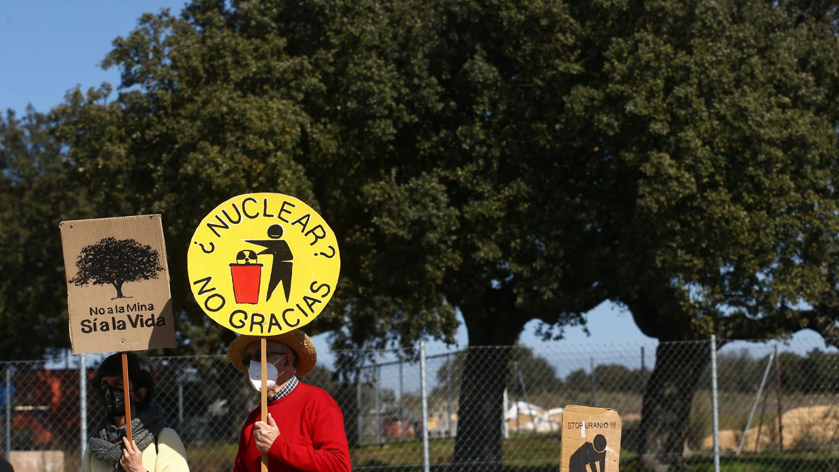 Stop Uranio protesta ante las oficinas de Berkeley en Retortillo (Salamanca) 1