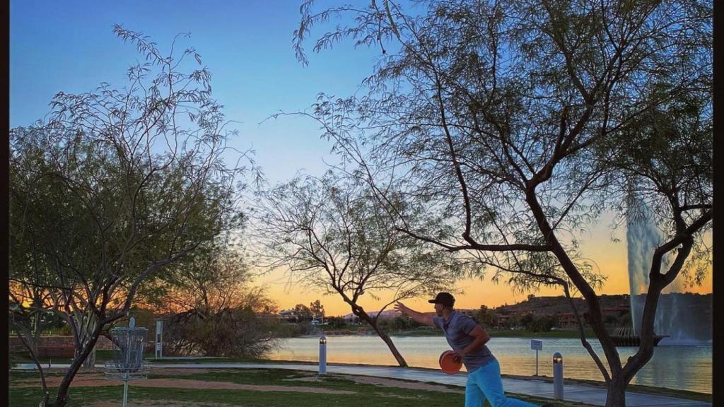 Paul McBeth entrenando al discgolf