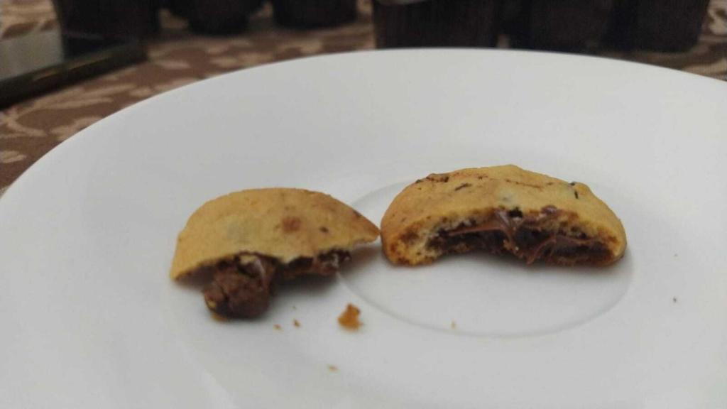 Las 'cookies' de Nocilla tradicional, a nuestro juicio, tienen más cantidad de crema que las de Nocilla blanca.