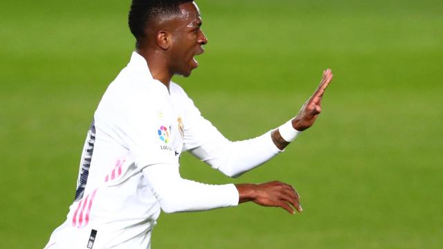 Vinicius celebra el gol del empate del Real Madrid a la Real Sociedad