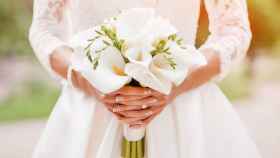 Ideas y consejos en manicuras de novia si te casas esta primavera.