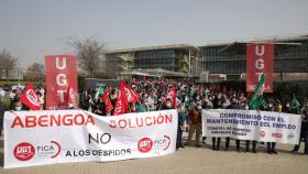 Trabajadores de Abengoa se concentran en su sede de Palmas Altas.