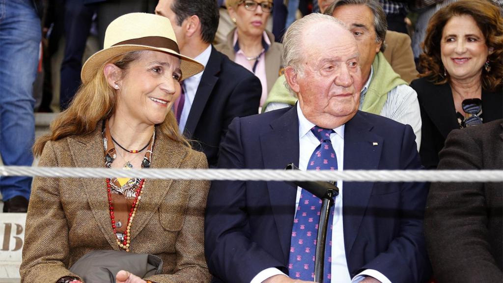 La infanta Elena y el rey Juan Carlos en una foto de archivo.
