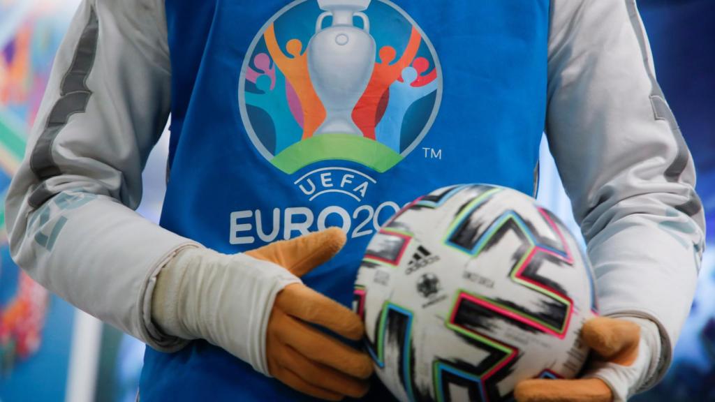 Un trabajador de la Eurocopa 2020