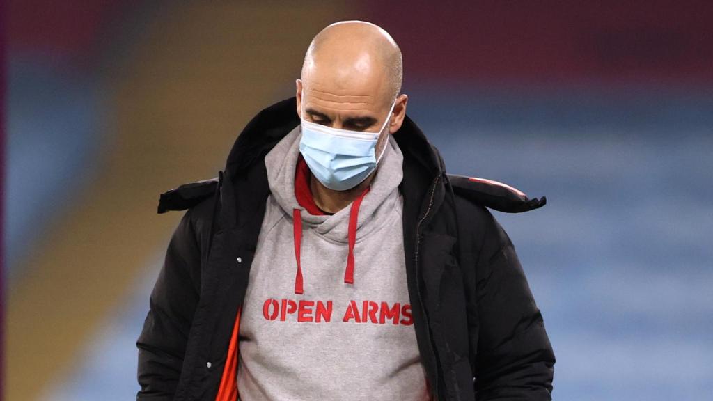 Pep Guardiola, con la mascarilla durante un partido