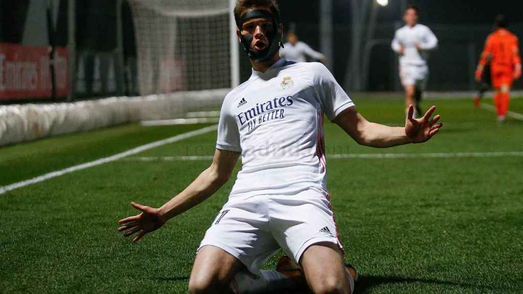 Latasa celebra su gol con el Real Madrid Castilla