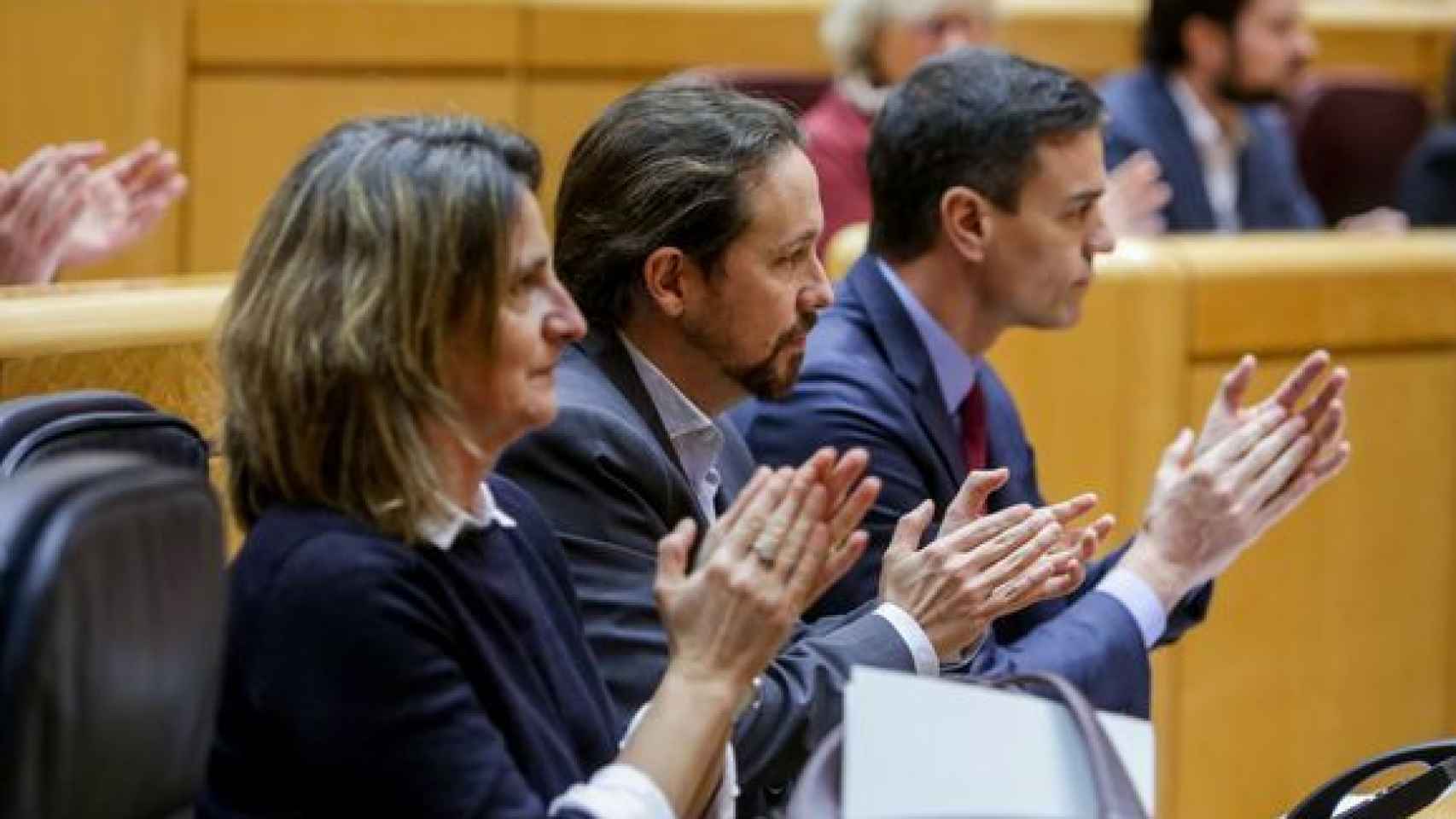 Teresa Ribera, vicepresidenta cuarta; Pablo Iglesias, vicepresidente segundo; y Pedro Sánchez, presidente del Gobierno, en el Senado.