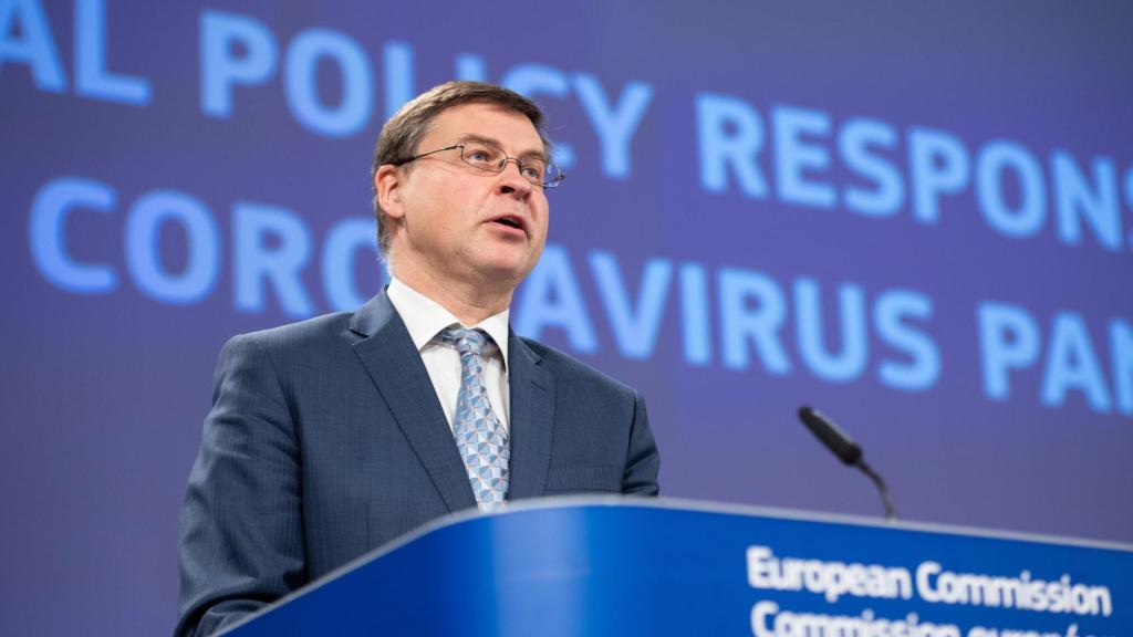 El vicepresidente económico de la Comisión, Valdis Dombrovskis, durante la rueda de prensa de este miércoles