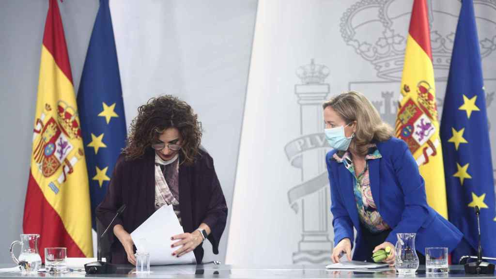 María Jesús Montero y Nadia Calviño, tras el Consejo de Ministros.