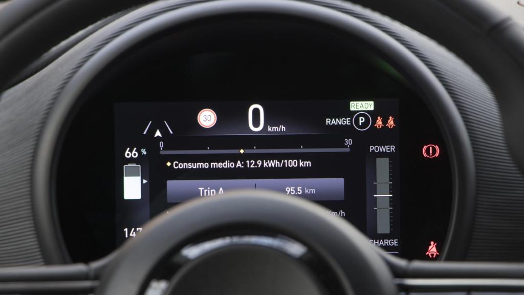 El interior del Fiat 500 destaca por su tecnología.