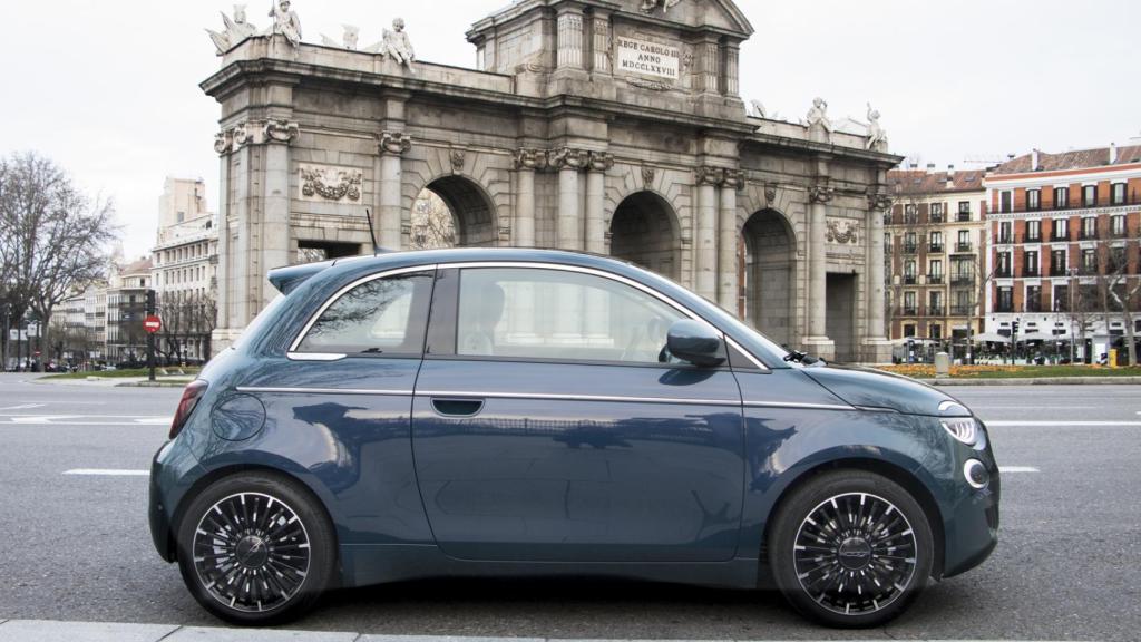 Al ser un coche de cero emisiones con él nos podemos desplazar por el centro de las ciudades.