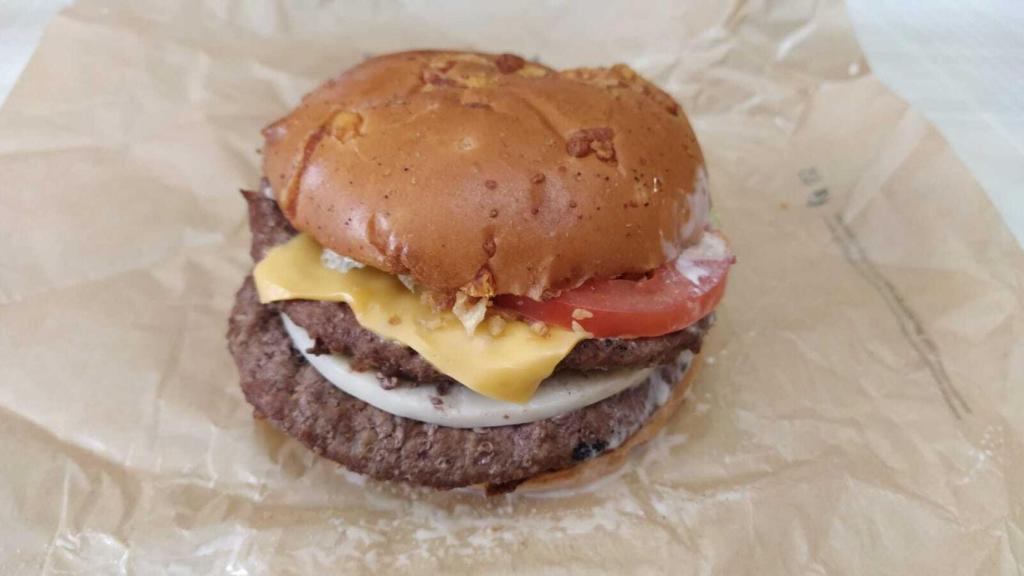 La hamburguesa 'Queen Cheese', una edición limitada de Burger King que cuesta 6,99 euros.