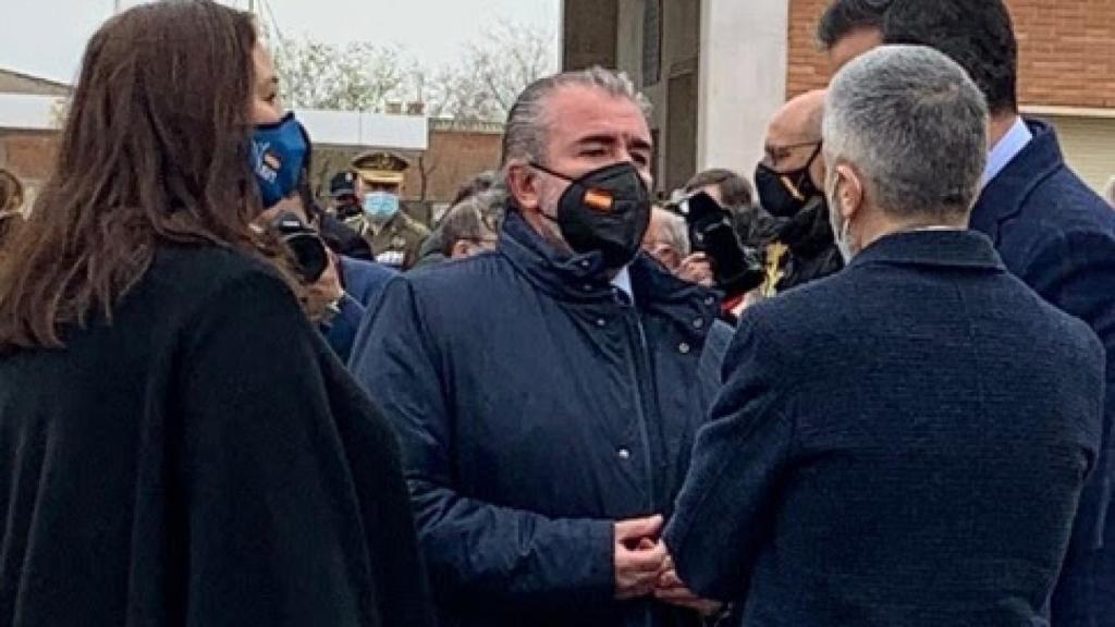 Araluce y Fidalgo, de la AVT, junto al presidente del Gobierno y el ministro del Interior.
