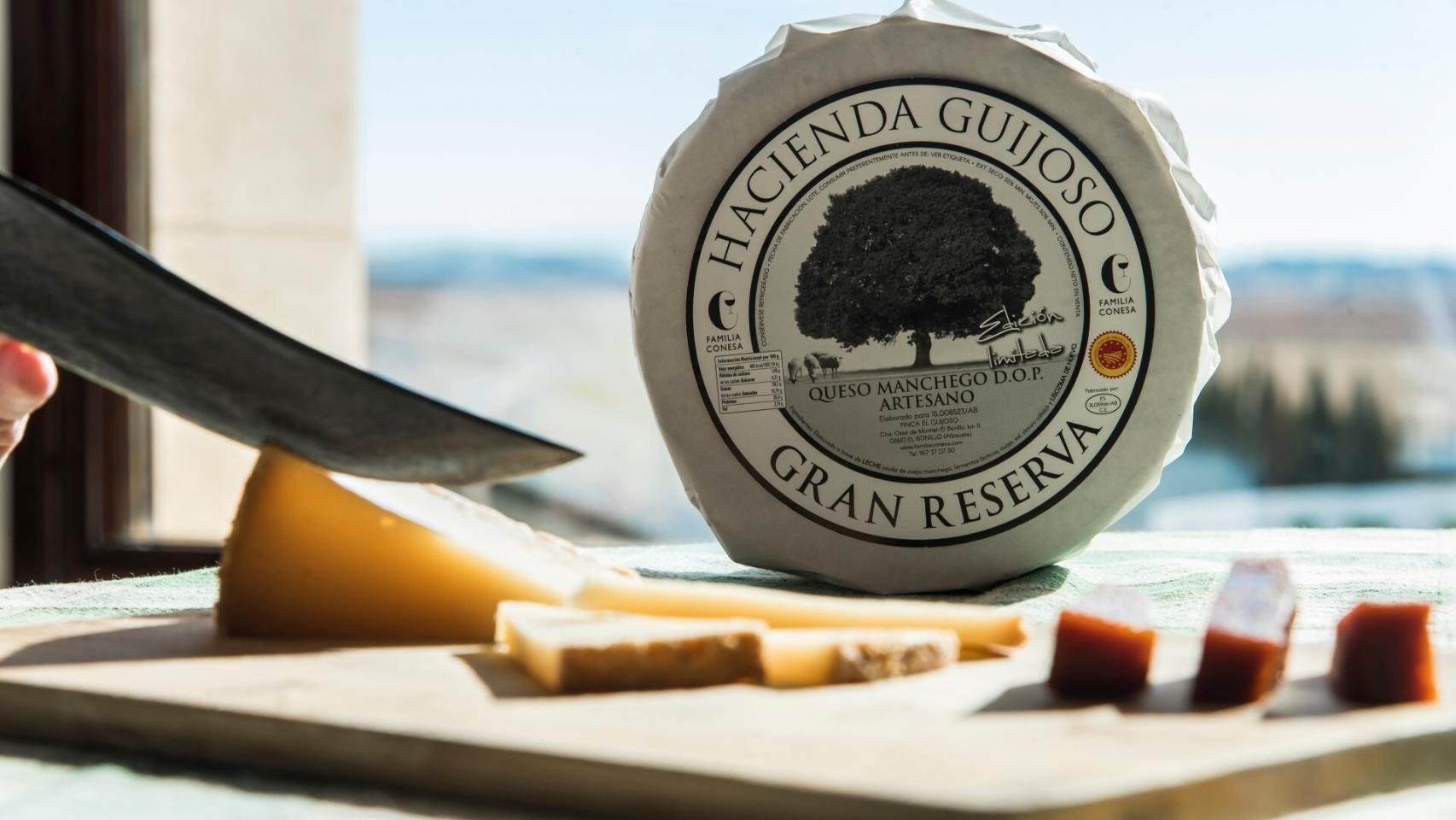 El queso manchego curado es el mejor acompañante de este tempranillo.
