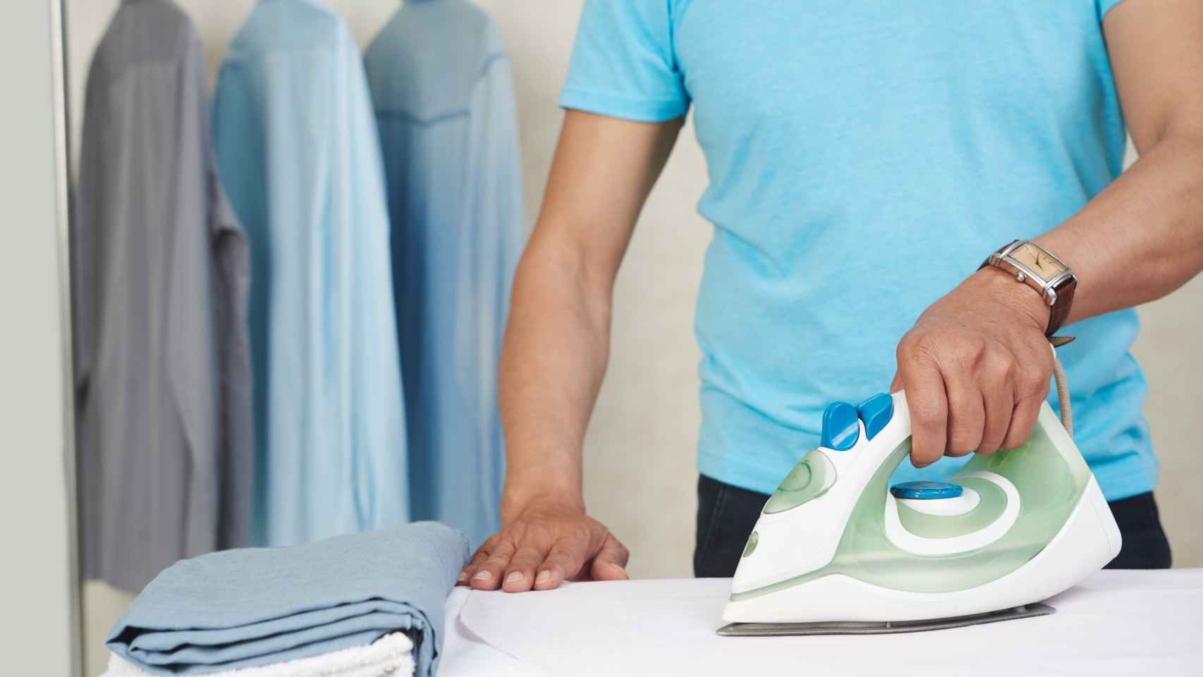 Tóxico transferir empleo Cómo limpiar la plancha de la ropa de forma fácil