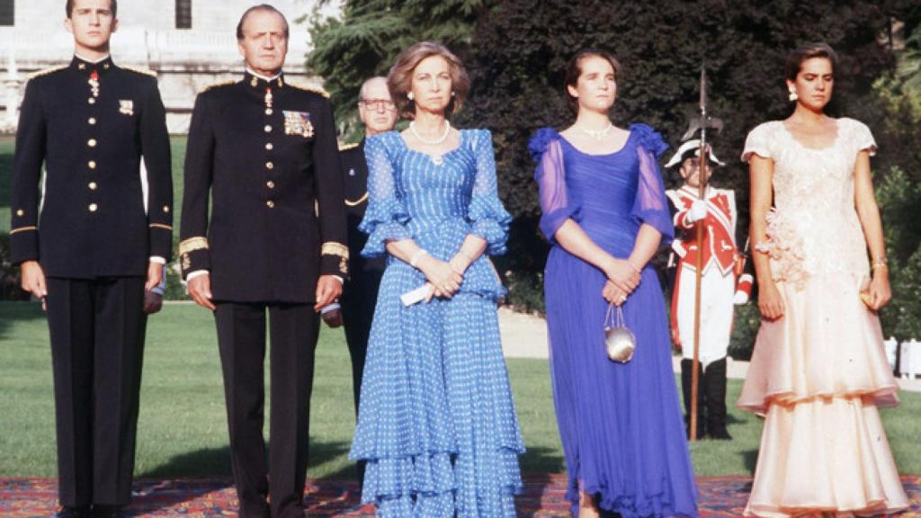 Imagen de la Familia Real en una de las míticas fiestas de Juan Carlos I en el Campo del Moro.