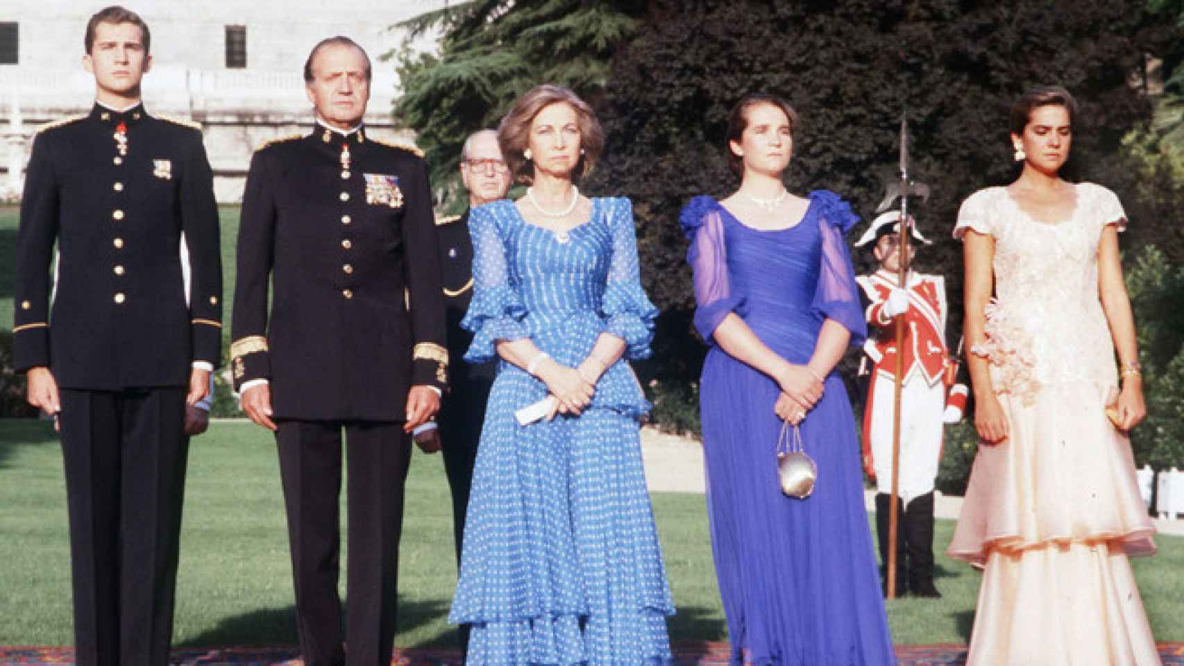 Imagen de la Familia Real en una de las míticas fiestas de Juan Carlos I en el Campo del Moro.