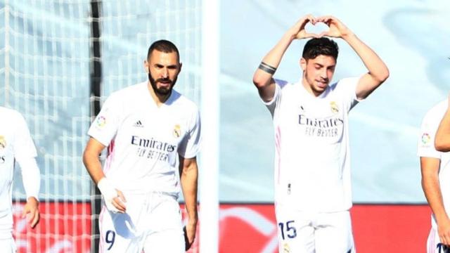 Karim Benzema y Fede Valverde, durante un partido con el Real Madrid