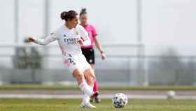 Jessica Martínez chuta un penalti durante un partido del Real Madrid Femenino