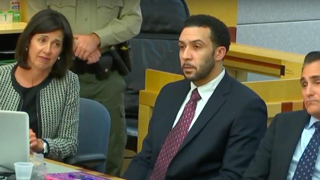 Kellen Winslow II en un juicio junto a sus abogados