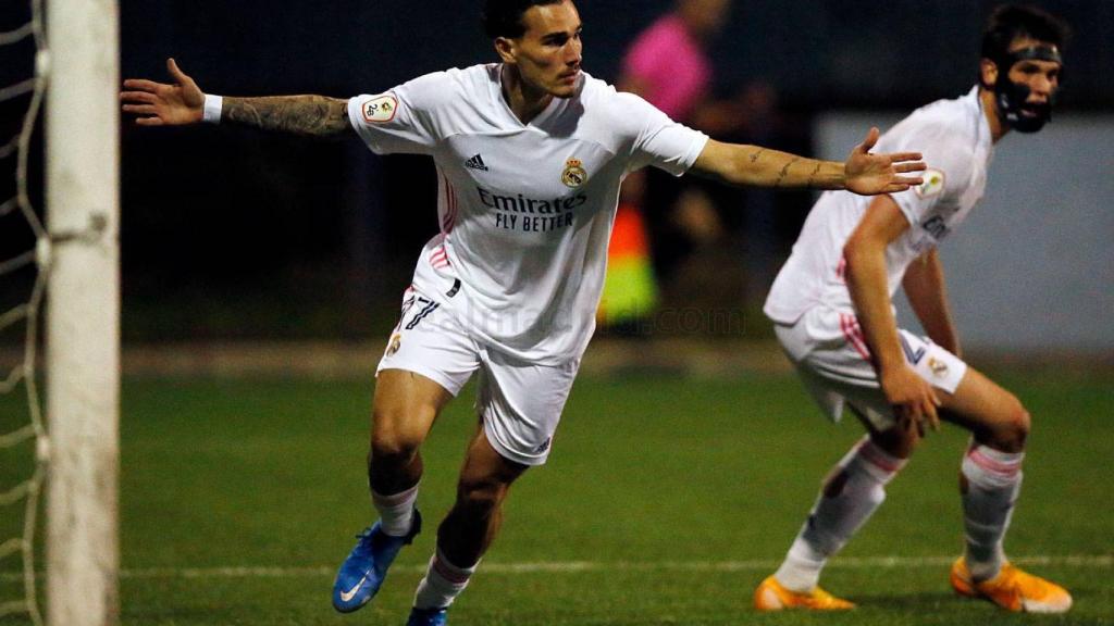 Hugo Vallejo celebra el gol de la victoria del Real Madrid Castilla ante el Dux Internacional de Madrid